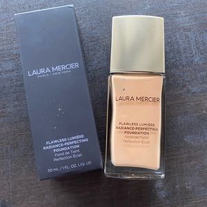 Laura Mercier Flawless Lumière Liquid Foundation
 2N1